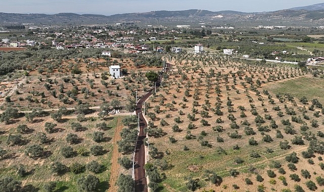 Büyükşehir’den çevre yerleşimlerde sathi kaplama atağı 14 ilçede 200 kilometrelik ova yolu düzenlendi