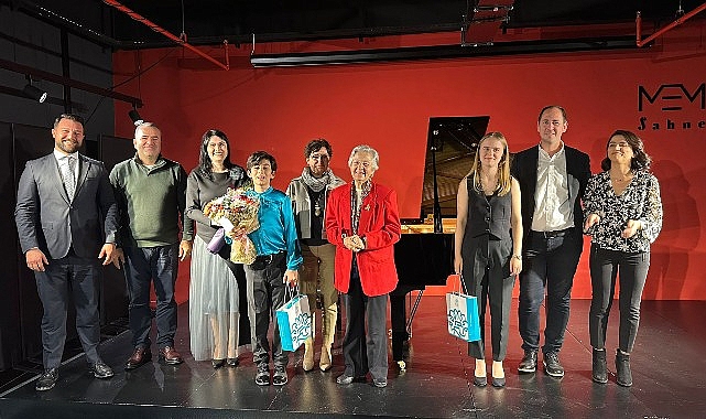 Genç piyanist Ali Keskin yeteneğiyle alkışları topladı