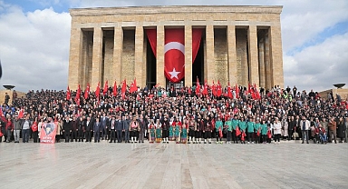 Başkan Özarslan ve Binlerce Keçiörenli Anıtkabir’de Ata’nın Huzurunda