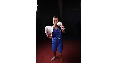 Ayşen, Riyad’da şanlı bayrağımızı göndere çekti