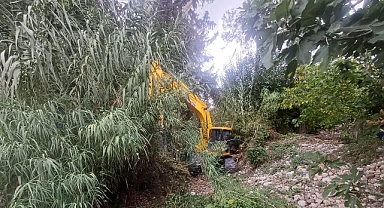 Kemer’de dere temizliği çalışmaları