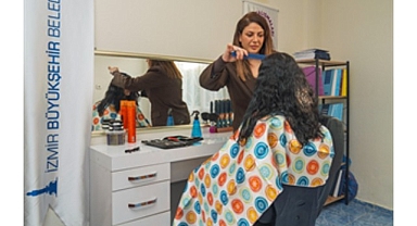 “Güçlenme Durakları” ile kadınlara hem kuaförlük hizmeti hem hak temelli eğitimler veriliyor