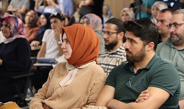 Yenişehirlioğlu, Kocaeli Kitap Fuarı’nda konuştu; “İnsan, özünden uzaklaştığında kaybolur”